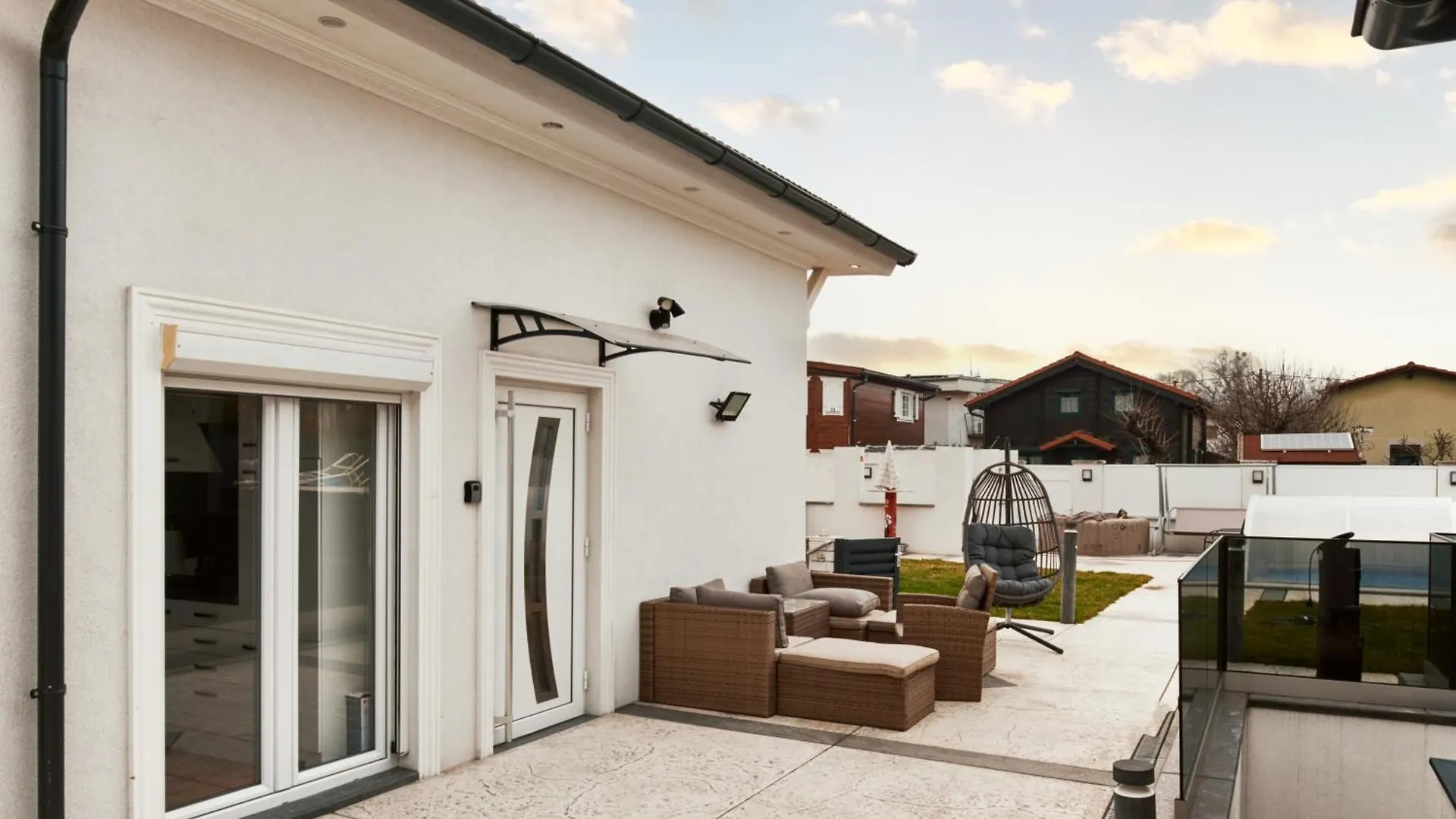 Exclusive 3Bd Chalet In Premium Location Of Vienna W/ Sauna Swimming Pool Jaccuzi Willa