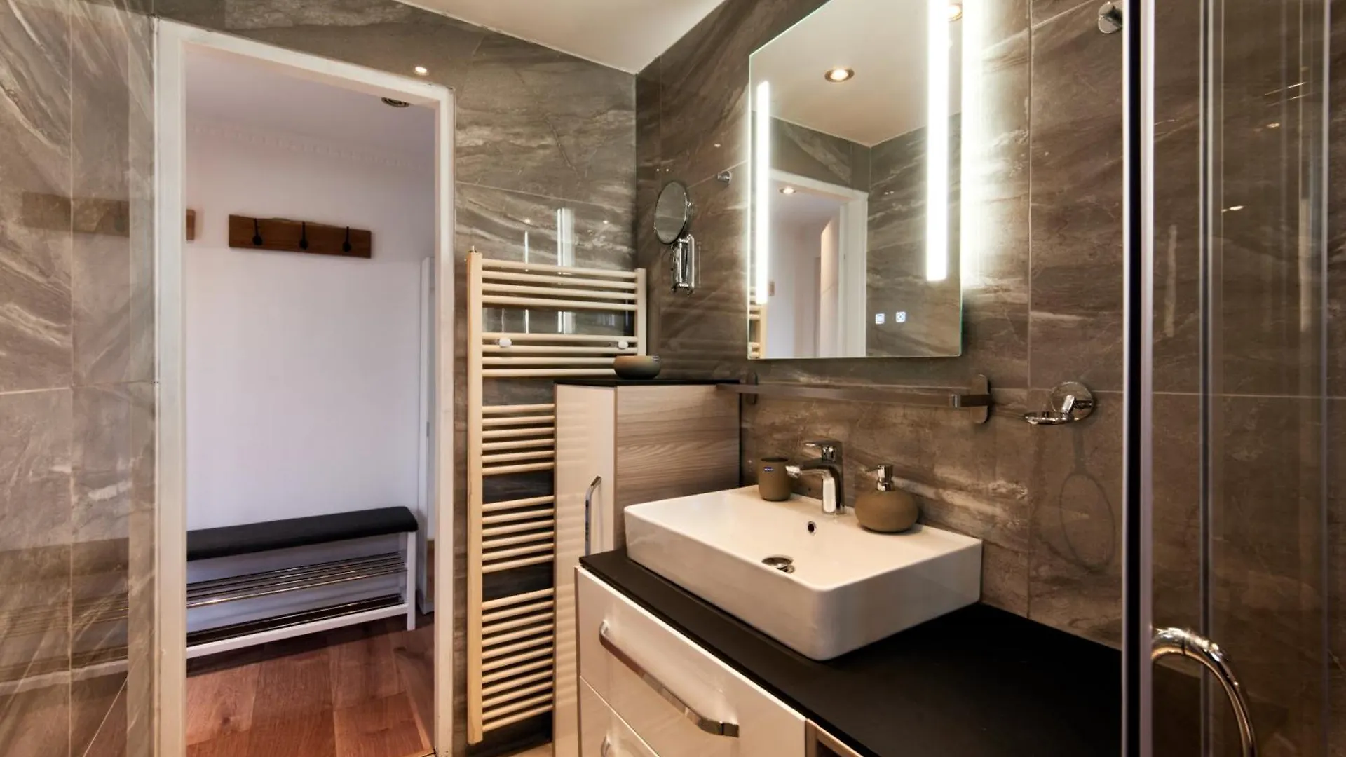 Exclusive 3Bd Chalet In Premium Location Of Vienna W/ Sauna Swimming Pool Jaccuzi